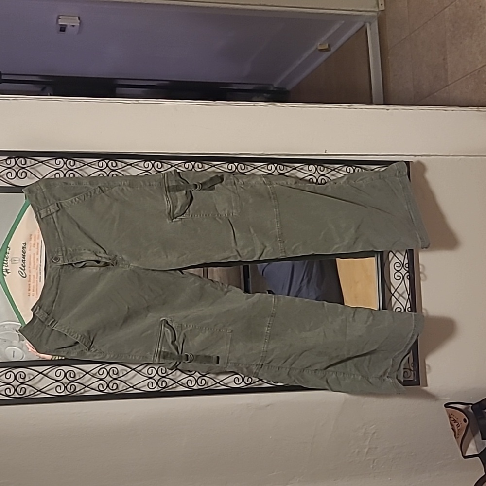 AE soft wide cargo pant. Army green, size 0  short.